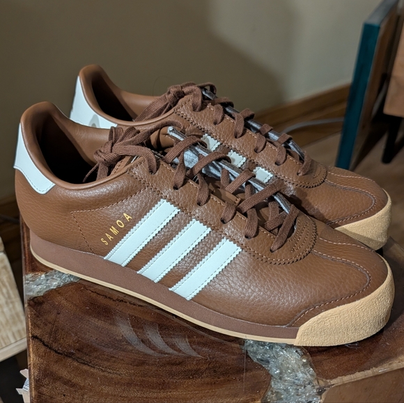 Adidas Samoa in "Preloved Brown" Colorway w/ White Stripes Women's 9, Men's 7.5 - Picture 8 of 9